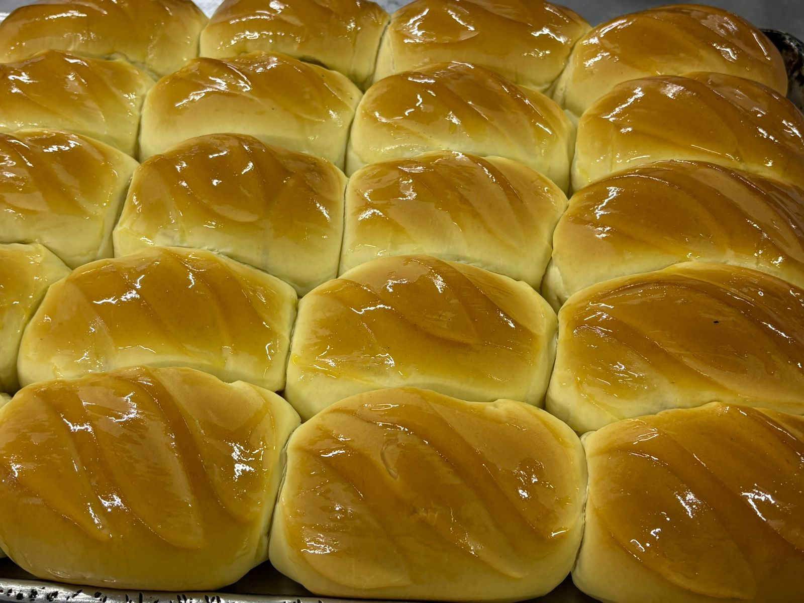 Pães de leite recém saídos do forno